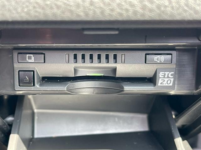 カムリ ＷＳレザーパッケージ　禁煙車　９フルセグナビ　前後ドラレコ　ＥＴＣ２．０　障害物センサー　バックカメラ　スマートキー　ハーフレザーシート　電動シート　デジタルルームミラー　パドルシフト　ＬＥＤヘッドランプ（4枚目）