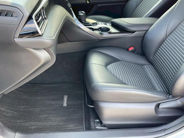 カムリ ＷＳレザーパッケージ　禁煙車　９フルセグナビ　前後ドラレコ　ＥＴＣ２．０　障害物センサー　バックカメラ　スマートキー　ハーフレザーシート　電動シート　デジタルルームミラー　パドルシフト　ＬＥＤヘッドランプ（10枚目）