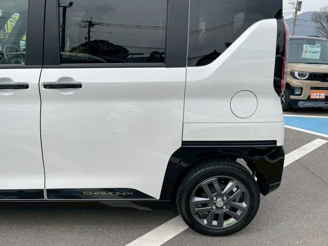 ���X�łi�`�e�̓���o���܂��B�i�`�e�́A������̃g���u�����ɖ𗧂��A���{�S���Q�S���ԔN�����x�Ŏg���܂��B�X�ɕی��Ɠ����_��ŐF�X�ȓ��T���t���Ă܂��B