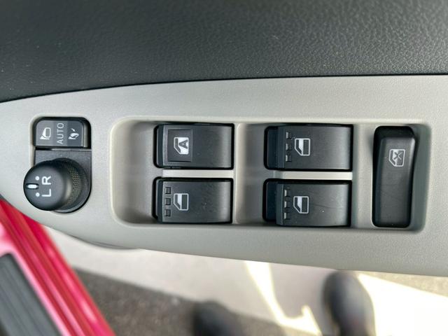 パッソ モーダ　Ｇパッケージ　禁煙車　フルセグナビ　バックカメラ　ドラレコ　ＥＴＣ　ＴＶキット　スマートキー　ベンチシート　純正アルミホイール　ＬＥＤヘッドライト　フロントフォグランプ　電動格納ミラー　オートライト　盗難防止装置（49枚目）