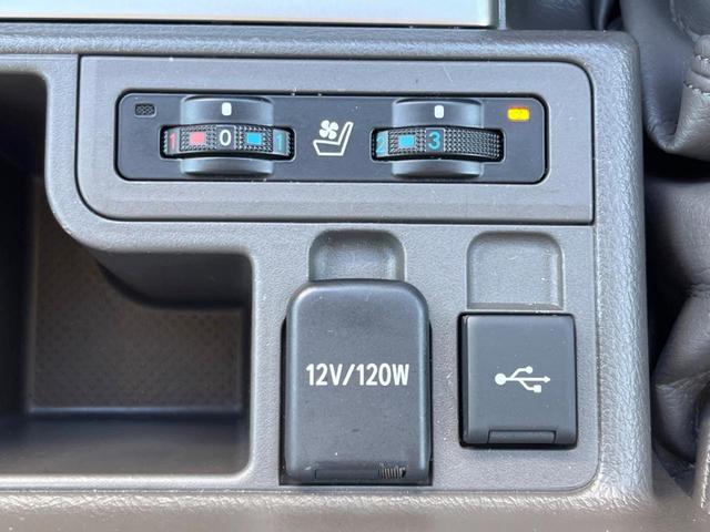 ランドクルーザープラド TX Lパッケージ マットブラックエディション 7人乗り サンルーフ 純正9型ディスプレイオーディオ 全周囲カメラ プリクラッシュセーフティ レーダークルーズ 禁煙車 革シート シートベンチレーション パワーシート コーナーセンサー レーンキープ(7枚目)