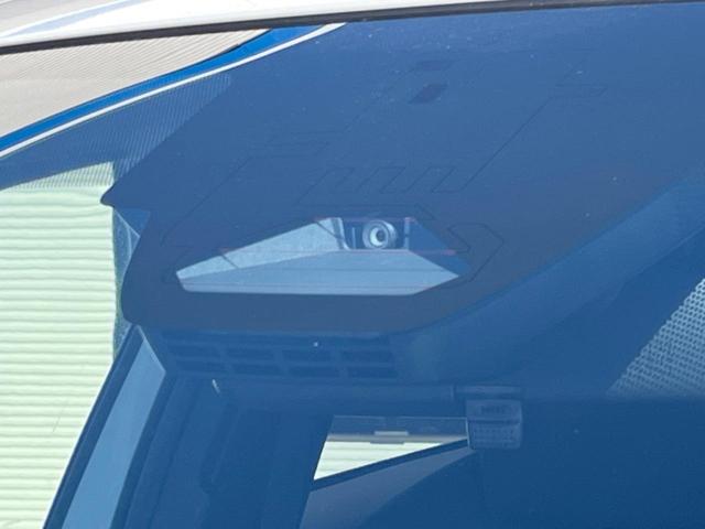 カローラクロス ハイブリッド　Ｇ　バックカメラ　ＬＥＤフロントフォグランプ　セーフティセンス　レーダークルーズ　禁煙車　ドラレコ　ＬＥＤヘッド　８インチディスプレイオーディオ　ＥＴＣ　コーナーセンサー　スマートキー　オートハイビーム（3枚目）
