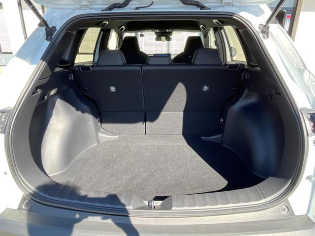 カローラクロス ハイブリッド　Ｇ　バックカメラ　ＬＥＤフロントフォグランプ　セーフティセンス　レーダークルーズ　禁煙車　ドラレコ　ＬＥＤヘッド　８インチディスプレイオーディオ　ＥＴＣ　コーナーセンサー　スマートキー　オートハイビーム（11枚目）