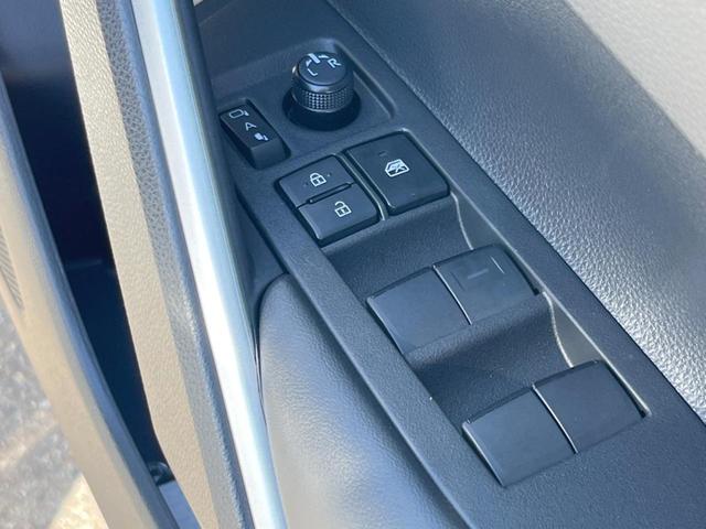 カローラクロス ハイブリッド　Ｇ　バックカメラ　ＬＥＤフロントフォグランプ　セーフティセンス　レーダークルーズ　禁煙車　ドラレコ　ＬＥＤヘッド　８インチディスプレイオーディオ　ＥＴＣ　コーナーセンサー　スマートキー　オートハイビーム（50枚目）