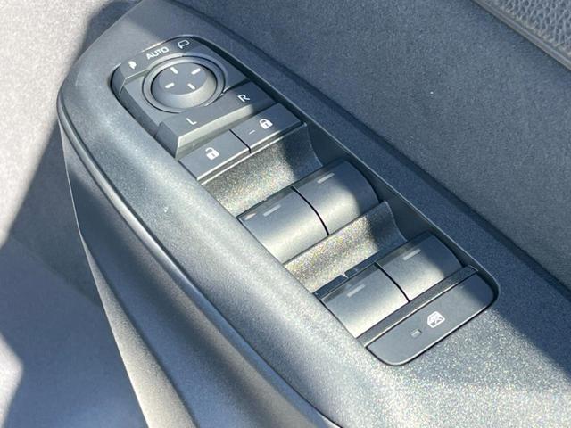 ヤリスクロス Z ナビ機能付き8型ディスプレイオーディオ 全周囲カメラ 2トーンカラー 衝突軽減 レーダークルーズ 禁煙車 ハーフレザーシート パワーシート ドラレコ LEDヘッド ETC ブラインドスポットモニター(51枚目)