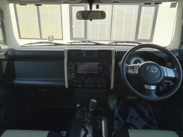 FJクルーザー ファイナルエディション 4WD 純正SDナビ バックカメラ リアデフロック 禁煙車 ETC クルーズコントロール 純正20インチアルミ Bluetooth接続 CD再生 フルセグ 革巻きステアリング フォグランプ(2枚目)