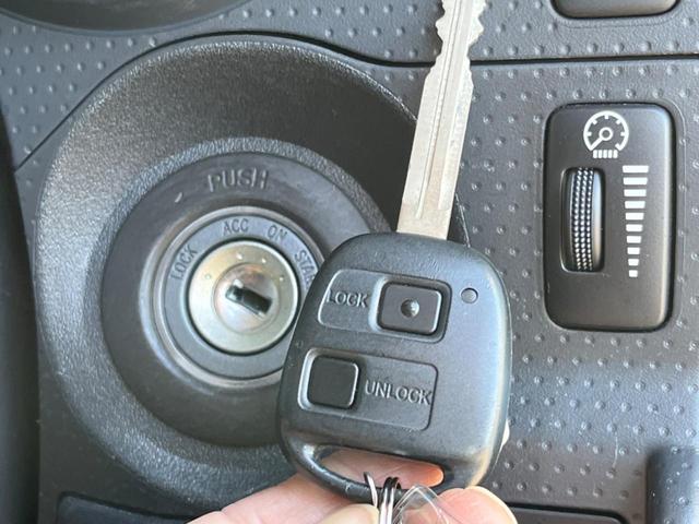 FJクルーザー ファイナルエディション 4WD 純正SDナビ バックカメラ リアデフロック 禁煙車 ETC クルーズコントロール 純正20インチアルミ Bluetooth接続 CD再生 フルセグ 革巻きステアリング フォグランプ(6枚目)