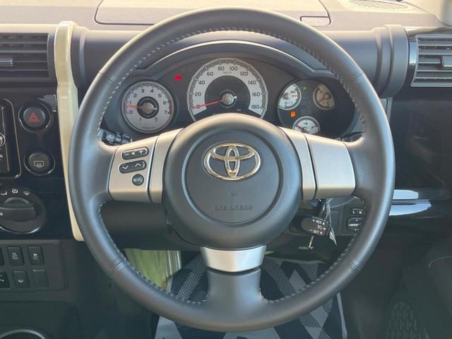 FJクルーザー ファイナルエディション 4WD 純正SDナビ バックカメラ リアデフロック 禁煙車 ETC クルーズコントロール 純正20インチアルミ Bluetooth接続 CD再生 フルセグ 革巻きステアリング フォグランプ(11枚目)