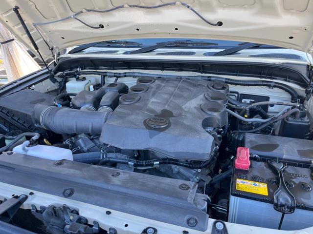 FJクルーザー ファイナルエディション 4WD 純正SDナビ バックカメラ リアデフロック 禁煙車 ETC クルーズコントロール 純正20インチアルミ Bluetooth接続 CD再生 フルセグ 革巻きステアリング フォグランプ(18枚目)