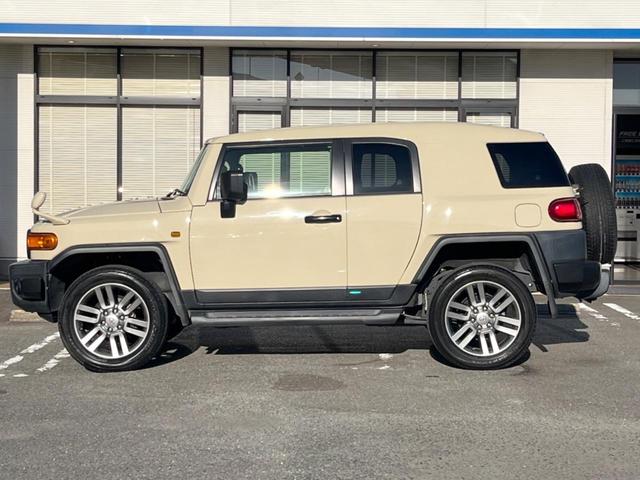 FJクルーザー ファイナルエディション 4WD 純正SDナビ バックカメラ リアデフロック 禁煙車 ETC クルーズコントロール 純正20インチアルミ Bluetooth接続 CD再生 フルセグ 革巻きステアリング フォグランプ(25枚目)