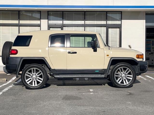 FJクルーザー ファイナルエディション 4WD 純正SDナビ バックカメラ リアデフロック 禁煙車 ETC クルーズコントロール 純正20インチアルミ Bluetooth接続 CD再生 フルセグ 革巻きステアリング フォグランプ(26枚目)