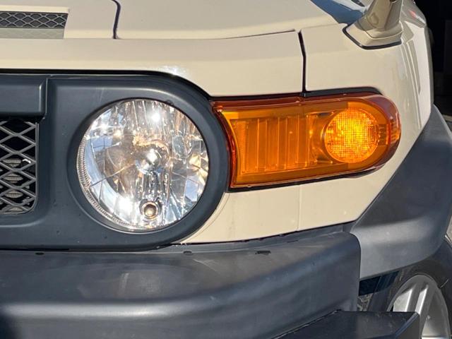 FJクルーザー ファイナルエディション 4WD 純正SDナビ バックカメラ リアデフロック 禁煙車 ETC クルーズコントロール 純正20インチアルミ Bluetooth接続 CD再生 フルセグ 革巻きステアリング フォグランプ(28枚目)