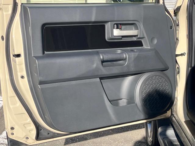 FJクルーザー ファイナルエディション 4WD 純正SDナビ バックカメラ リアデフロック 禁煙車 ETC クルーズコントロール 純正20インチアルミ Bluetooth接続 CD再生 フルセグ 革巻きステアリング フォグランプ(42枚目)