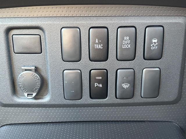 FJクルーザー ファイナルエディション 4WD 純正SDナビ バックカメラ リアデフロック 禁煙車 ETC クルーズコントロール 純正20インチアルミ Bluetooth接続 CD再生 フルセグ 革巻きステアリング フォグランプ(52枚目)