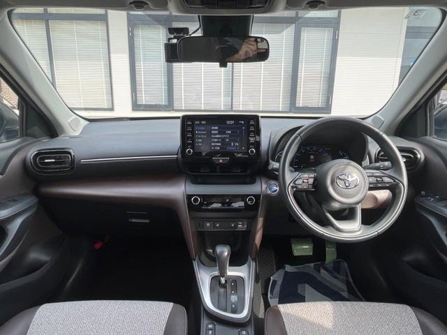 ヤリスクロス ハイブリッドZ ナビ機能付き8型ディスプレイオーディオ バックカメラ プリクラッシュセーフティ レーダークルコン 禁煙車 2トーンカラー パワーシート シートヒーター ドラレコ クリアランスソナー LEDヘッド(2枚目)