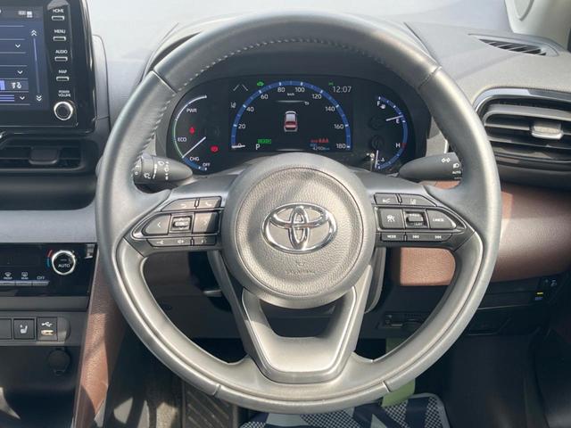 ヤリスクロス ハイブリッドZ ナビ機能付き8型ディスプレイオーディオ バックカメラ プリクラッシュセーフティ レーダークルコン 禁煙車 2トーンカラー パワーシート シートヒーター ドラレコ クリアランスソナー LEDヘッド(12枚目)