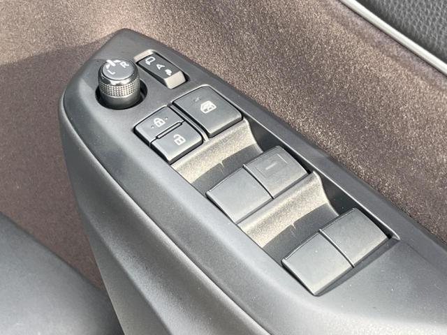 ヤリスクロス ハイブリッドZ ナビ機能付き8型ディスプレイオーディオ バックカメラ プリクラッシュセーフティ レーダークルコン 禁煙車 2トーンカラー パワーシート シートヒーター ドラレコ クリアランスソナー LEDヘッド(56枚目)