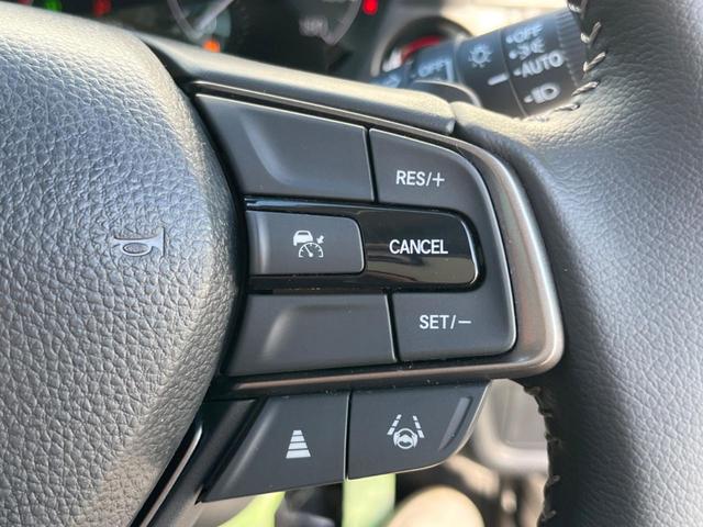 WR-V Z 登録済未使用車 純正8型ナビ バックカメラ ホンダセンシング レーダークルーズ ハーフレザーシート コーナーセンサー スマートキー LEDヘッド オートハイビーム 純正17インチAW 革巻きハンドル(5枚目)