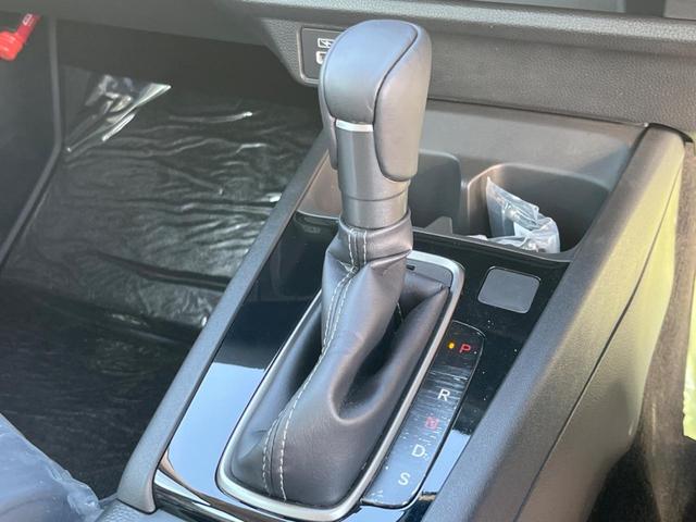 WR-V Z 登録済未使用車 純正8型ナビ バックカメラ ホンダセンシング レーダークルーズ ハーフレザーシート コーナーセンサー スマートキー LEDヘッド オートハイビーム 純正17インチAW 革巻きハンドル(40枚目)