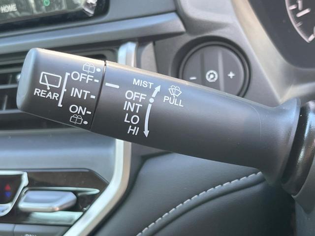 WR-V Z 登録済未使用車 純正8型ナビ バックカメラ ホンダセンシング レーダークルーズ ハーフレザーシート コーナーセンサー スマートキー LEDヘッド オートハイビーム 純正17インチAW 革巻きハンドル(50枚目)