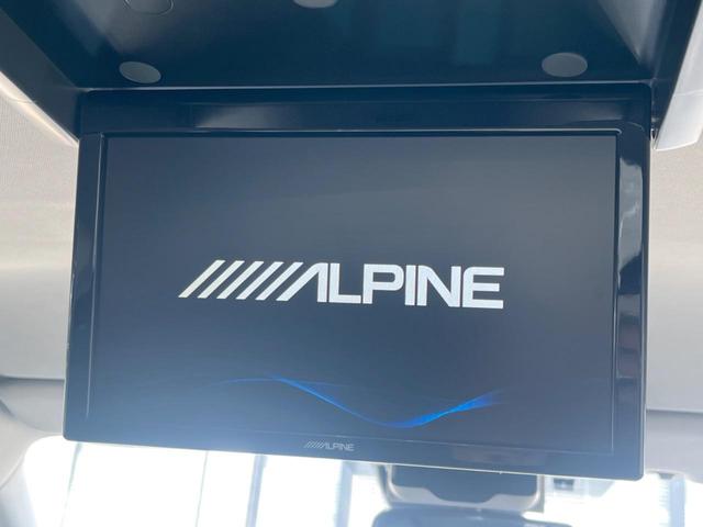 【後席モニター】家族や友人とお出かけする機会が多い方に大人気の後席モニターを装備！見やすい位置に画面がありテレビやＤＶＤの視聴も快適！友達もお子様も、後席にしか乗らなくなるかも？？