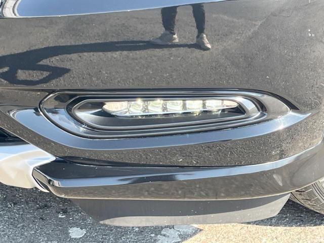 ヴェゼル ハイブリッドZ・ホンダセンシング 9インチナビ バックカメラ ホンダセンシング レーダークルーズ 禁煙車 ハーフレザーシート ドラレコ スマートキー LEDヘッド ルーフレール ETC オートライト 純正17インチアルミホイール(24枚目)