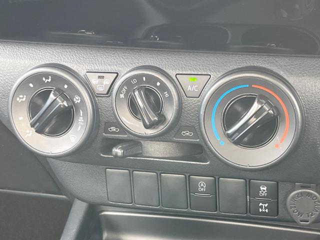 寒い冬も暑い夏も全席に快適な空調を届けてくれる、ダイヤル式エアコンを装備♪