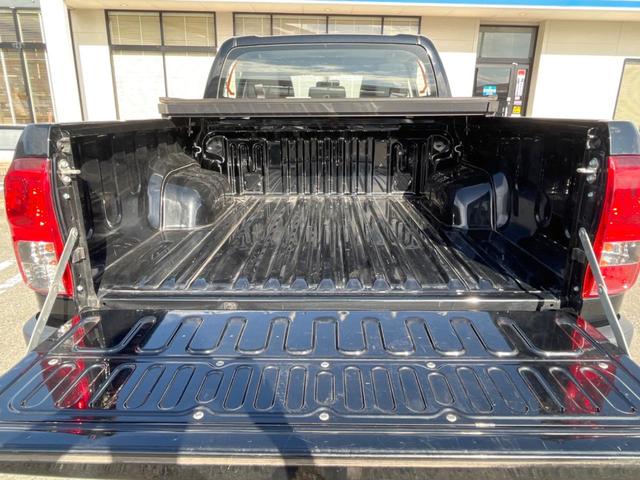 積載量５００ｋｇの広々としたデッキは、遊びから仕事まで多用途に使えます。ベッドライナーやトノカバーの取り付けもご相談下さい♪