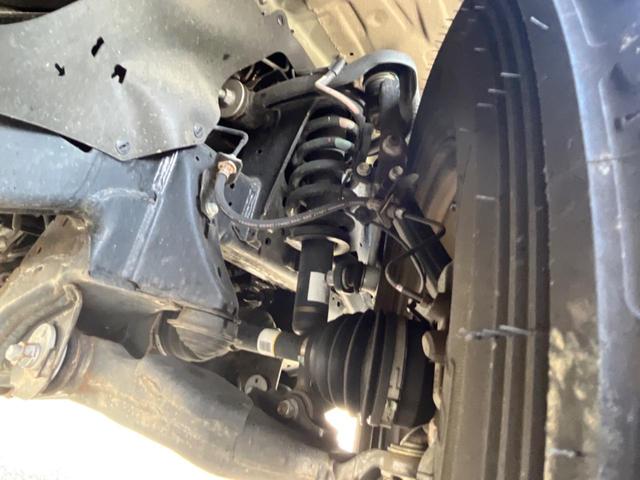 お車を安心してお乗りいただく為には、足回りの定期点検が欠かせません。サービスサポート（有償保証）では無料点検もご提供しており、安心のカーライフをお過ごしいただけるサポート体制が整っています。