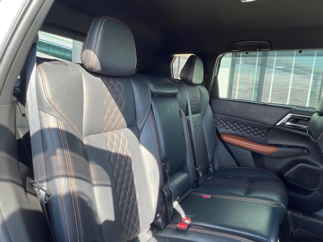 アウトランダーPHEV P 全周囲カメラ BOSEサウンド AC100V電源 eアシスト レーダークルーズ 禁煙車 ハンズフリーパワーバックドア 黒革シート シートヒーター シートメモリー 9型ディスプレイオーディオ ETC(9枚目)