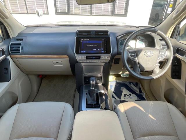 ランドクルーザープラド TX Lパッケージ 4WD 7人乗り サンルーフ モデリスタエアロ バックカメラ 純正9型ナビ セーフティセンス レーダークルーズ 禁煙車 レザーシート 快適温熱シート コーナーセンサー LEDヘッド ルーフレール(2枚目)