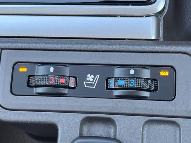 ランドクルーザープラド TX Lパッケージ 4WD 7人乗り サンルーフ モデリスタエアロ バックカメラ 純正9型ナビ セーフティセンス レーダークルーズ 禁煙車 レザーシート 快適温熱シート コーナーセンサー LEDヘッド ルーフレール(7枚目)