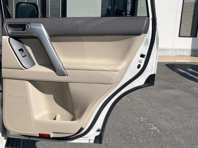 ランドクルーザープラド TX Lパッケージ 4WD 7人乗り サンルーフ モデリスタエアロ バックカメラ 純正9型ナビ セーフティセンス レーダークルーズ 禁煙車 レザーシート 快適温熱シート コーナーセンサー LEDヘッド ルーフレール(50枚目)