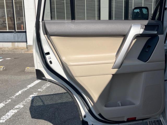 ランドクルーザープラド TX Lパッケージ 4WD 7人乗り サンルーフ モデリスタエアロ バックカメラ 純正9型ナビ セーフティセンス レーダークルーズ 禁煙車 レザーシート 快適温熱シート コーナーセンサー LEDヘッド ルーフレール(51枚目)