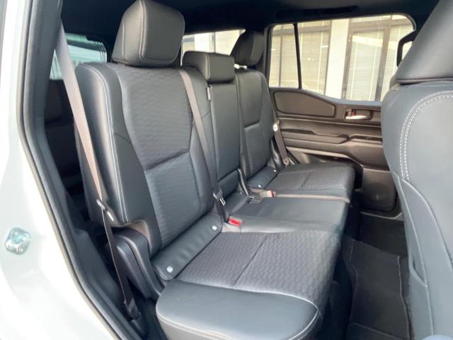 ランドクルーザー２５０ ＶＸ　４ＷＤ　サンルーフ　丸目１眼ＬＥＤヘッド　トヨタチームメイト　全周囲カメラ　セーフティセンス　レーダークルーズ　禁煙車　レザーシート　シートエアコン　パワーシート　１２．３インチディスプレイオーディオ（9枚目）