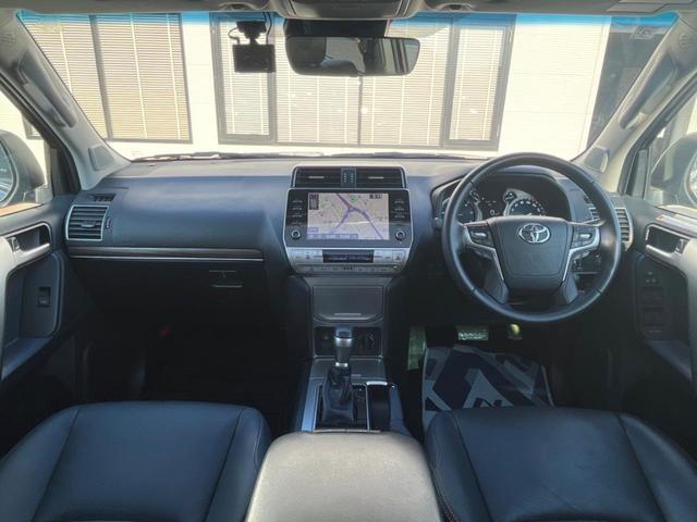 ランドクルーザープラド TX Lパッケージ マットブラックエディション 4WD ターボ ディーゼル(軽油) 7人乗り サンルーフ 全周囲カメラ 衝突被害軽減システム レーダークルーズ 禁煙車 レザーシート 前席シートエアコン ドラレコ コーナーセンサー スマートキー(2枚目)