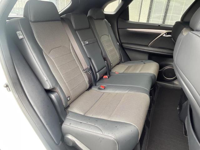 後部座席も気になるようなキズ・汚れやへたり等、大きなダメージはなく、良好な状態です。