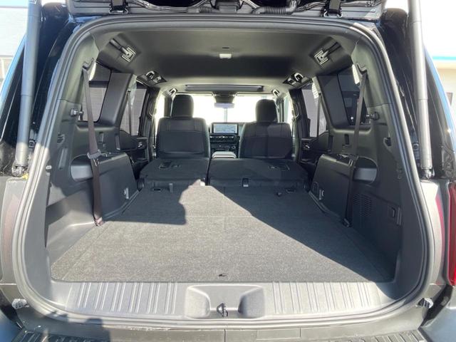 ランドクルーザー250 VX ターボ ディーゼル 7人乗 ムーンルーフ 全周囲カメラ 丸目1眼LEDヘッド トヨタセーフティセンス 禁煙車 パワーバックドア 黒革シート シートベンチレーション 12.3型ディスプレイディスプレイ(11枚目)