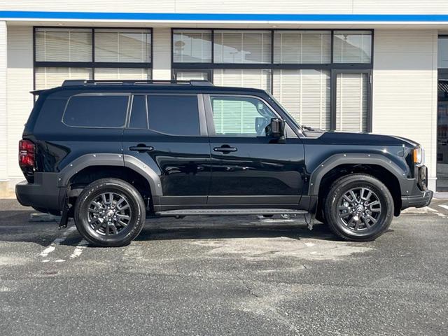 ランドクルーザー250 VX ターボ ディーゼル 7人乗 ムーンルーフ 全周囲カメラ 丸目1眼LEDヘッド トヨタセーフティセンス 禁煙車 パワーバックドア 黒革シート シートベンチレーション 12.3型ディスプレイディスプレイ(26枚目)