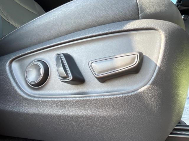 ランドクルーザー250 VX ターボ ディーゼル 7人乗 ムーンルーフ 全周囲カメラ 丸目1眼LEDヘッド トヨタセーフティセンス 禁煙車 パワーバックドア 黒革シート シートベンチレーション 12.3型ディスプレイディスプレイ(46枚目)