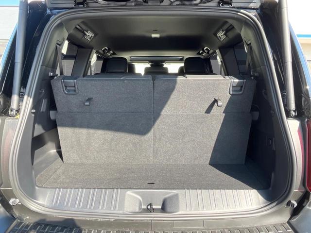 ランドクルーザー250 VX ターボ ディーゼル 7人乗 ムーンルーフ 全周囲カメラ 丸目1眼LEDヘッド トヨタセーフティセンス 禁煙車 パワーバックドア 黒革シート シートベンチレーション 12.3型ディスプレイディスプレイ(48枚目)