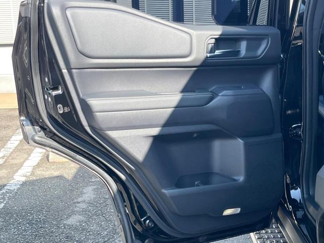 ランドクルーザー250 VX ターボ ディーゼル 7人乗 ムーンルーフ 全周囲カメラ 丸目1眼LEDヘッド トヨタセーフティセンス 禁煙車 パワーバックドア 黒革シート シートベンチレーション 12.3型ディスプレイディスプレイ(55枚目)