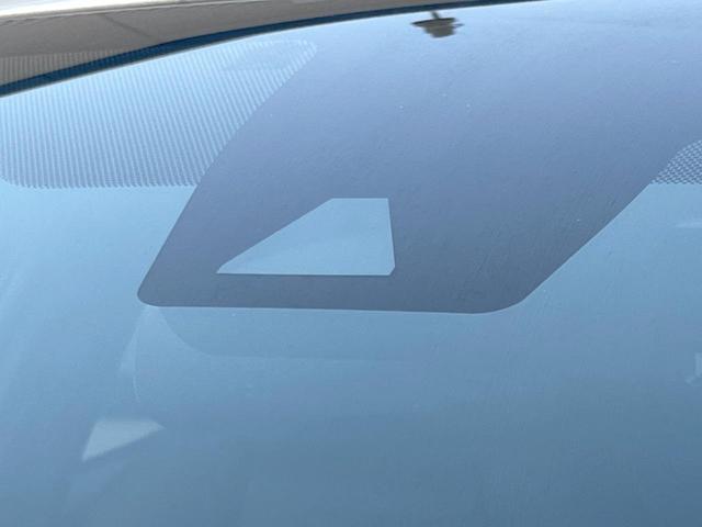 【プリクラッシュセーフティ】前方の車両等を検知し、衝突しそうな時は警報で注意を促し、ブレーキを踏む力をサポート。ブレーキを踏めなかった場合は衝突被害軽減ブレーキが作動、衝突回避をサポートします。