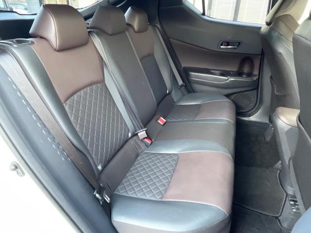 後部座席も気になるようなキズ・汚れやへたり等、大きなダメージはなく、良好な状態です。