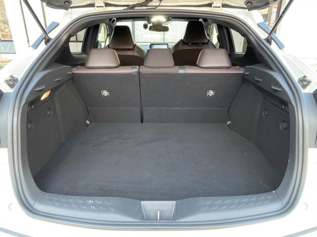 ラゲッジルームは、大容量のスペースを確保。普段のお買い物からレジャーまで、幅広く活躍してくれます！また、リアシートを倒すことでバリエーション豊かにお使いいただけます。