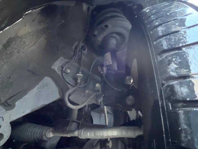 お車を安心してお乗りいただく為には、足回りの定期点検が欠かせません。サービスサポート（有償保証）では無料点検もご提供しており、安心のカーライフをお過ごしいただけるサポート体制が整っています。