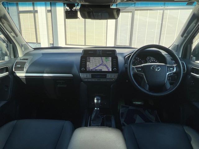 ランドクルーザープラド TX Lパッケージ・ブラックエディション 純正9型ナビ 全周囲カメラ セーフティセンス レーダークルーズ 禁煙車 黒革シート シートベンチレーション パワーシート ドラレコ コーナーセンサー スマートキー LEDヘッド ETC2.0(2枚目)