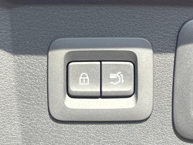 ＣＸ－６０ ＸＤ　エクスクルーシブモード　ターボ　サンルーフ　１２．３型マツダコネクト　全周囲カメラ　ＢＯＳＥサウンド　スマートブレーキサポート　禁煙車　ハンズフリーパワーバックドア　黒革シート　シートベンチレーション　シートメモリー　ＥＴＣ（8枚目）