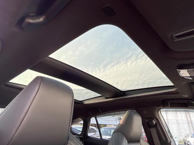 ハリアーハイブリッド Ｚ　レザーパッケージ　調光パノラマルーフ　ナビ機能付１２．３型ディスプレイオーディオ　全周囲カメラ　ＪＢＬサウンド　トヨタセーフティセンス　禁煙車　ハンズフリーパワーバックドア　黒革シート　シートベンチレーション　ＥＴＣ（3枚目）