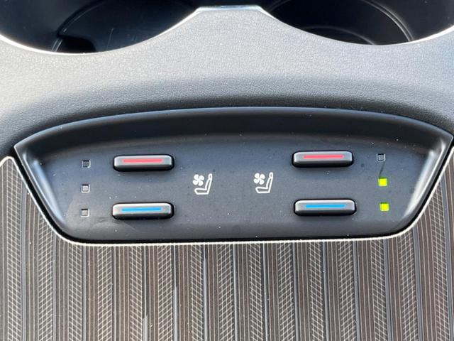 ハリアーハイブリッド Ｚ　レザーパッケージ　調光パノラマルーフ　ナビ機能付１２．３型ディスプレイオーディオ　全周囲カメラ　ＪＢＬサウンド　トヨタセーフティセンス　禁煙車　ハンズフリーパワーバックドア　黒革シート　シートベンチレーション　ＥＴＣ（7枚目）